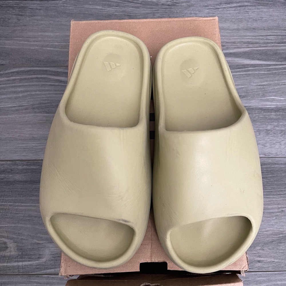 Yeezy Resin Slides